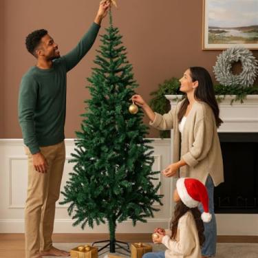 Imagem de Árvore de Natal Pinheiro Artificial Verde, 2,10m de Altura x 1,1m Diâmetro, 1100 GALHOS em PVC e Ferro, Base Retrátil para Decoração Natalina 2,10 x 1,10