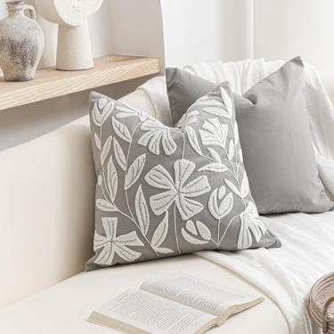 Imagem de BlissBlush Capa de almofada decorativa floral de veludo cinza 50 x 50 cm, fronha texturizada de casa de fazenda macia cinza claro para sofá, cama e sala de estar