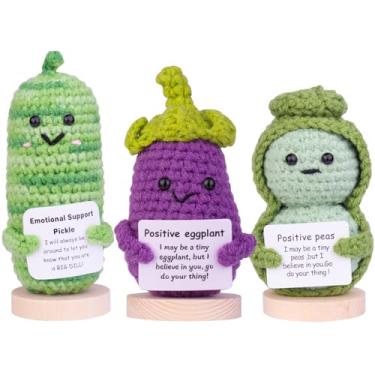 Imagem de CoFuBcad 3PCS Handcrafted Emotional Support Cucumber Gift, Cute Crochet Cucumber Knitted Doll Decoration with Front Card, Wooden Base for Birthday Gift Home Decoration(A5)