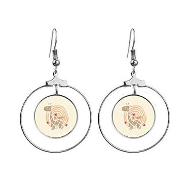 Imagem de Anel de girafa com desenho de animal, brincos pendentes e argola