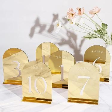 Imagem de UNIQOOO Números de mesa de casamento em arco espelhado dourado com suportes 1-20, 5x7 placas e suportes de acrílico para exibição, pacote com 20, perfeito para centro de mesa, recepção, decoração