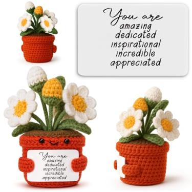 Imagem de Hweijm Presente de margarida de crochê, mini flor feita à mão para apreciação do professor, aniversário de colega de trabalho ou chefe, presente de agradecimento inspirador, decoração de mesa de