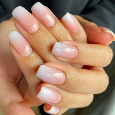 Imagem de 24 peças de unhas postiças quadradas curtas francesas, pregos postiços rosa e branco gradiente, unhas postiças de acrílico de cor pura elegante com adesivos de cola, cobertura completa reutilizável