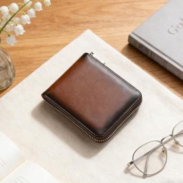 Imagem de Carteira masculina retrô marrom claro portátil listrada magnética de couro sintético, design portátil retrô marrom claro com fecho magnético, padrão listrado, couro sintético, durável