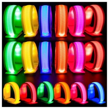 Imagem de KQYSLXG 12 unidades de pulseiras de LED que brilham, pulseiras de LED que brilham no braço, pulseiras iluminadas, suprimentos de lembrancinhas de festa para eventos noturnos, festivais de Natal e