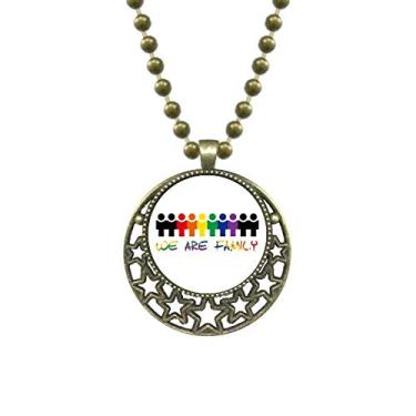 Imagem de DIYthinker LGBT Colar com pingente de bandeira de arco-íris We are Family, joia de corrente de lua