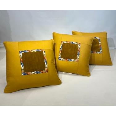 Imagem de Almofadas Decorativas em Algodão, Amarelo Mostarda com Detalhes Étnicos Geométricos, 50 x 50 cm, Conjunto com 3 Peças