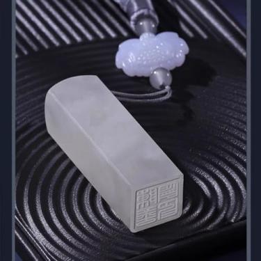 Imagem de Selo de pedra com nome chinês personalizado: corte de caligrafia gravado à mão (2 * 6 cm)