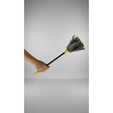 Imagem de Espanador De Penas Com Gancho 52cm - Congratulations Store
