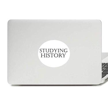 Imagem de Adesivo de notebook com emblema de vinil e frase curta para estudar história
