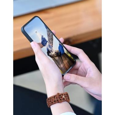 Imagem de Pulseira de silicone macio com estampa animal compatível com Fitbit Charge 6/5 - pulseira esportiva de dois tons, pulseira respirável de verão para mulheres e homens, marrom