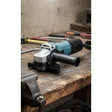 Imagem de Esmerilhadeira 900W 125mm 220V Trava Eixo: Potência e Precis - Congrat