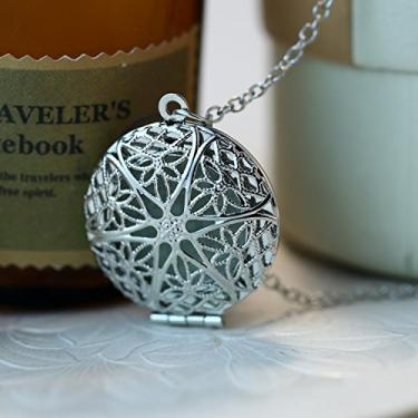 Imagem de Colar Com Pingente Relicário Estrela Encantada Medalhão Aromático Vintage, Difusor de Óleos Essenciais Cor Prata, 5 Almofadas Coloridas, Corrente Prateada, Design Redondo para Aromaterapia