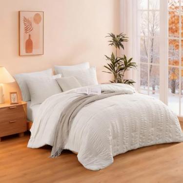 Imagem de CASAAGUSTO Conjunto de edredom casal, 7 peças, cama de seersucker branca de neve em uma bolsa, tamanho casal, macio para todas as estações, lençol de cima, lençol com elástico, 2 fronhas, 2 fronhas