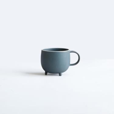 Imagem de KIKIME marumi Caneca mini 185 g – Mini caneca japonesa de porcelana com tripé Mino Ware, design de mistura automática, pode ir ao micro-ondas e à máquina de lavar louça (azul-cinza)