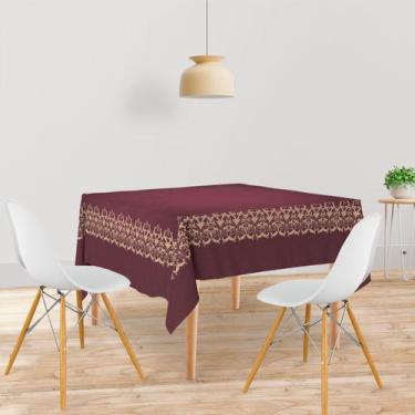 Imagem de Toalha De Mesa Quadrada Tecido Oxford Bordô Moldura Arabesco - 140x140