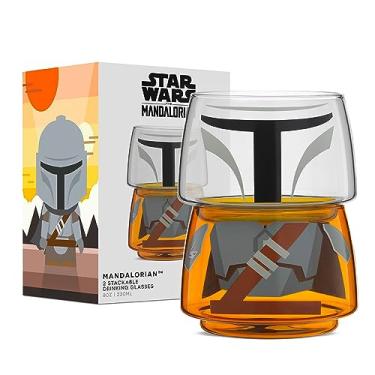 Imagem de JoyJolt Copos de bebida empilháveis Star Wars Personagem – Copos de vidro Mandalorian de 227 g, cabeça e corpo - Conjunto de 2 para bar, cozinha - Copos divertidos, presentes Star Wars