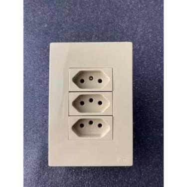Imagem de CONJUNTO DE TOMADA TRIPLA 10A RECTA SATIN AREIA BLUX COM PLACA 121940