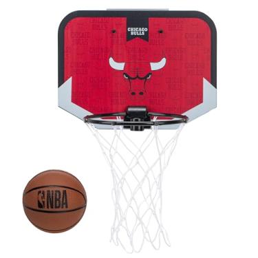 Imagem de Franklin Sports Mini cesta de basquete NBA Chicago Bulls sobre a porta - Mini cesta de basquete infantil para uso interno com basquete - NBA Fan Shop Mini Argola para quarto + escritório - Conjunto de