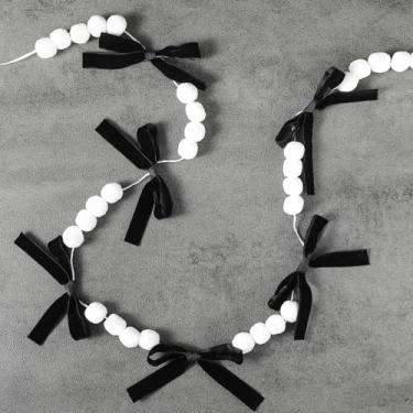 Imagem de FineCheer Pacote com 2 faixas de guirlanda de veludo preto com bola de feltro de lã laço preto pré-amarrado faixa de aniversário tema arco decorações de festa para chá de bebê Coquette chá de panela