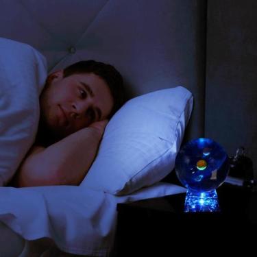 Imagem de Bola de cristal 3d com modelo do sistema solar e base de lâmpada de le