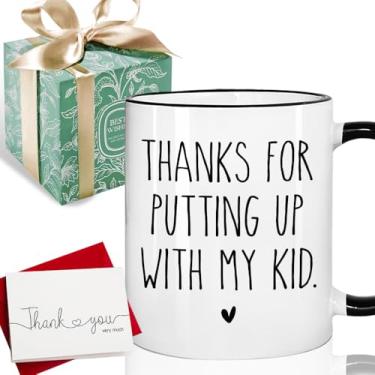 Imagem de Presente de agradecimento para professores de creche - Thanks for Putting Up with My Kid - Caneca de café de 325 ml com cartão, presente de agradecimento para presentes de aposentadoria de babá