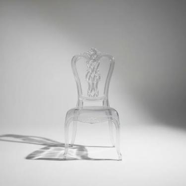 Imagem de Cadeira de Jantar Transparente em Polipropileno Resistente Design Elegante Conforto e Sofisticação para Ambientes e Eventos