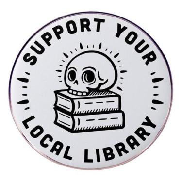 Imagem de Alfinetes de broche apoiam sua biblioteca local: blusa, alfinete de la