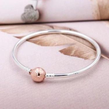 Imagem de Bracelete Rígido em Banho Prata com Fecho Rose para Berloques - Pulsei