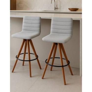 Imagem de Kit 2 Banquetas Lucy Giratórias em Madeira Castanho com Linho Cor Alumínio – Exclusiva