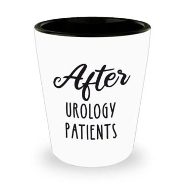 Imagem de SpreadPassion Copo de dose de urologista, ideia de presente de urologista, presente para médico, ideia de presente de médico, presente para urologistas, cesta de Natal de aniversário