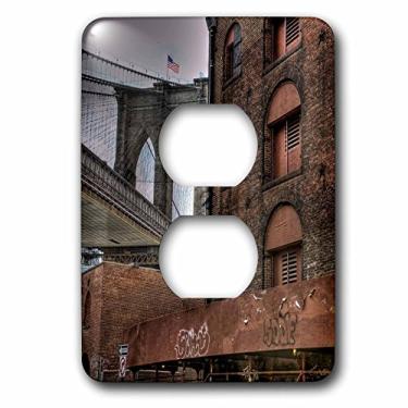 Imagem de 3dRose lsp_98355_6"Brooklyn, DUMBO, bandeira americana no topo da ponte 2 plugue tomada, multicolorido