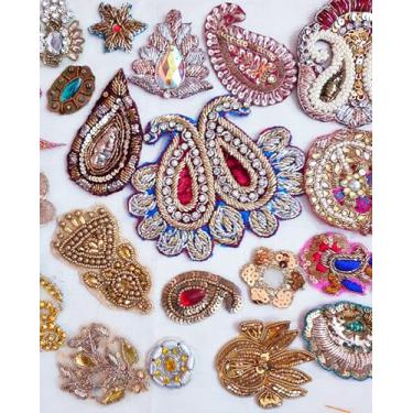 Imagem de Remendos de bordado Zardozi e frisados – Conjunto misto de 20 apliques, enfeites indianos tradicionais para sáris, lehengas, dupattas, costura e artesanato DIY