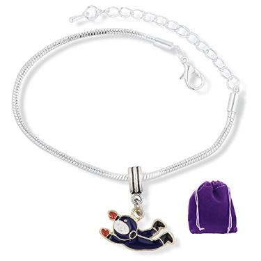 Imagem de Dave The Bunny Pulseira astronauta Spaceman | Pulseira com pingente de corrente de cobra flutuante de terno azul