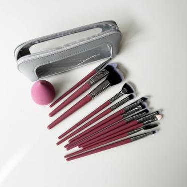 Imagem de Conjunto de pincéis de maquiagem borgonha e prata de 14 peças | Pincéis de cerdas macias para blush e sombra de nariz com bolsa de armazenamento 23-4