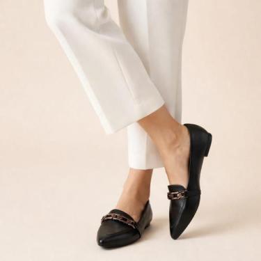 Imagem de Sapatilha Mocassim Feminina Preta Bico Fino com Corrente Elegante Conf