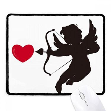 Imagem de Mousepad com estampa de coração do anjo Cupido e borda costurada para jogos