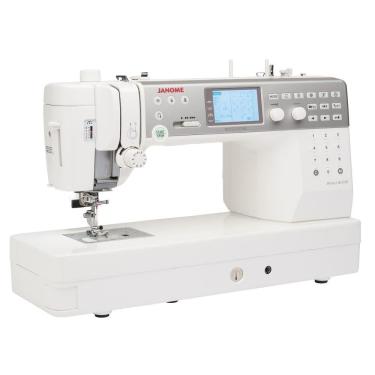 Imagem de Máquina De Costura Eletrônica Janome Mc6700P, 200 Pontos, 3 Letras Costuradas, Passador De Linha, Posição Da Agulha Variável, Corte De Linha