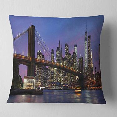 Imagem de Designart Ponte do Brooklyn e Manhattan at Sunset' Sala, Sofá, Almofada de Alta Qualidade + Capa de Almofada Impressa em ambos os lados 66 cm x 66 cm