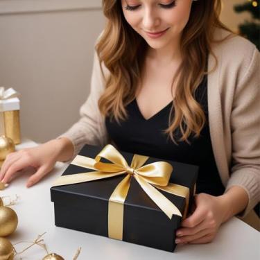 Imagem de Caixa de presente preta com tampa e fita – Caixa de presente dobrável de papelão de qualidade premium para aniversários, casamentos, feriados e ocasiões especiais (21 x 16 x 8 cm)