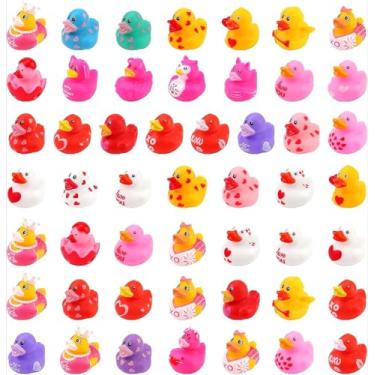 Imagem de 20 peças de patinhos de borracha para dia dos namorados de 5 cm, pequenos patos de coração, lembrancinhas de festa para banheira de piscina, presentes de troca