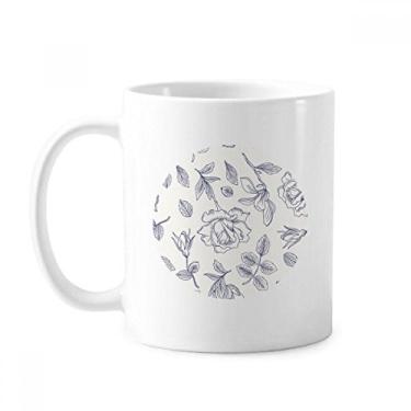 Imagem de Caneca de cerâmica pintada à mão com folhas de rosa e flores