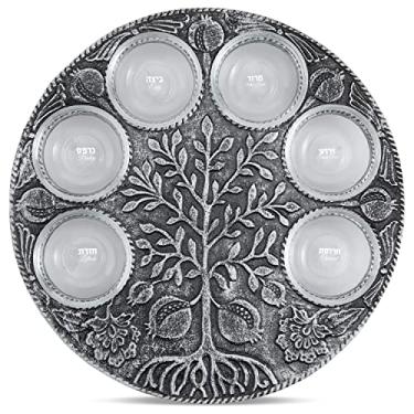 Imagem de Prato de semeador de Páscoa vintage artístico – design gravado de árvore da vida de romã inclui 6 placas de vidro marcadas com alimentos simbólicos - placa de pesach de metal de 32 cm, decorações de