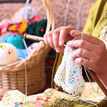 Imagem de 120 peças de marcadores de ponto de bloqueio, cores sortidas, contador de pontos de crochê, clipe de agulha