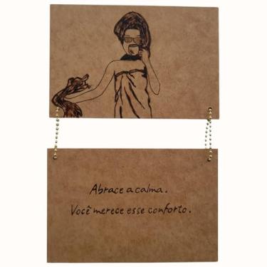 Imagem de Placa decorativa artesanal com pirografia criativa | Decoração Banheiro - Tema "Conforto e Cuidado"; conjunto exclusivo produzido com técnica e charme em cada detalhe.