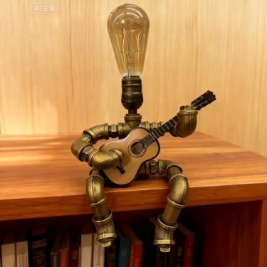 Imagem de WIBOTA Candeeiro Steampunk Pipe-Man para tocar guitarra com lâmpada Edison, luminária de mesa/mesa de decoração industrial vintage, presente artesanal exclusivo para amantes de música (estilo