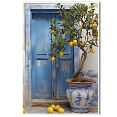Imagem de Pintura em tela de limoeiro vintage em vaso de cerâmica azul e branco com plantas frutíferas exuberantes porta de madeira envelhecida estilo mediterrâneo decoração de parede arte de decoração de