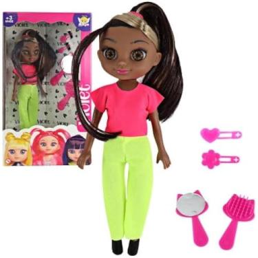 Imagem de Boneca com cabelos negros, acessorios, pente, espelho, prendedores, infantil, colecionavel, detalhada