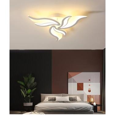 Imagem de Luminária de teto LED moderna, dimerizável e com controle remoto, ideal para sala de estar, quarto e sala de jantar. Possui design que simula chamas e é multifuncional (branca, com 3 lâmpada
