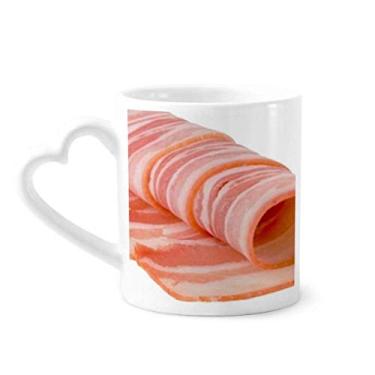 Imagem de Copo de coração de vidro de cerâmica para café com textura de carne crua e textura de comida